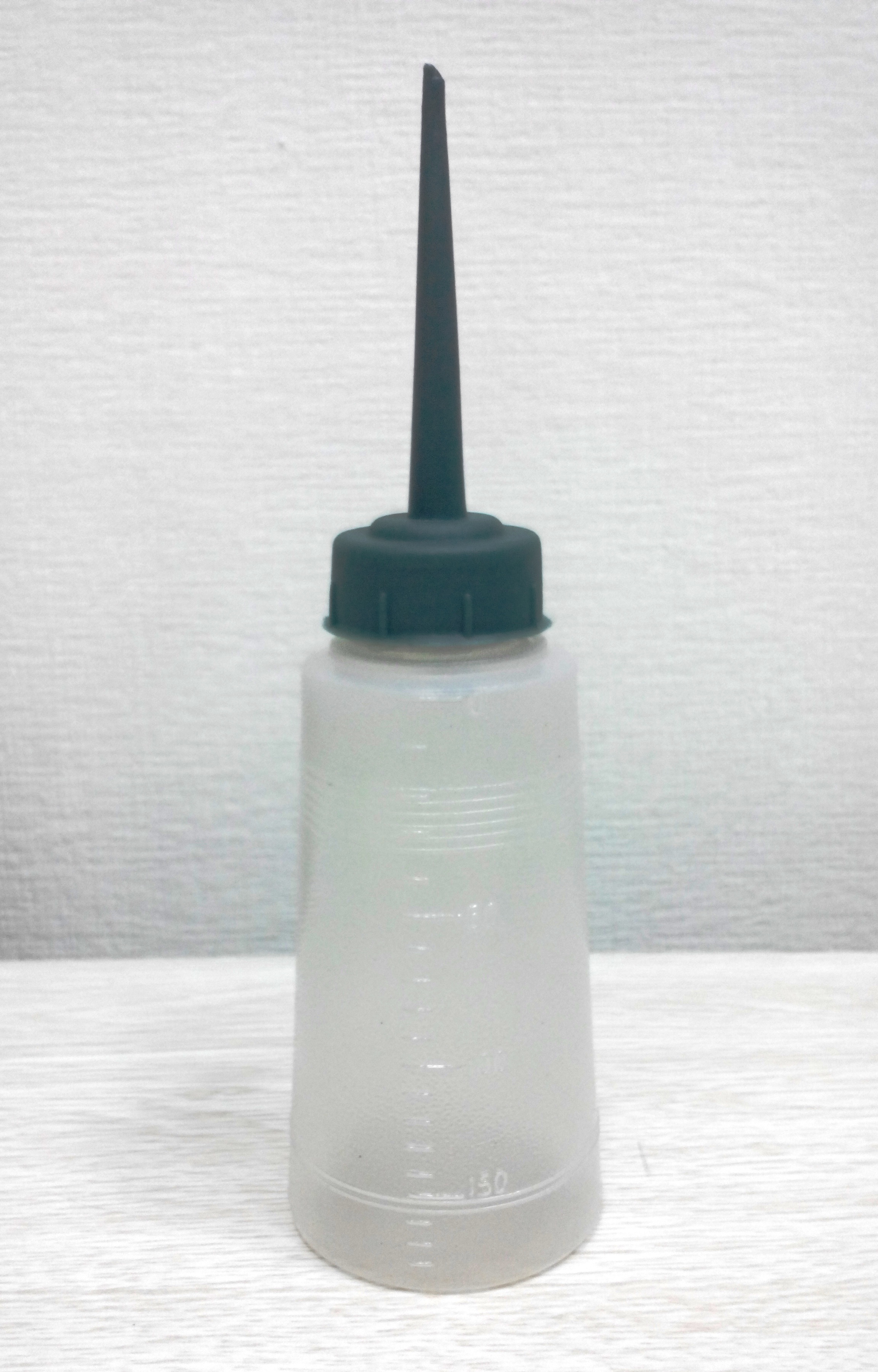 Масленка для швейных машин. Масленка для швейной машинки пластиковая. Масленка для смазки швейных. Масленка дозатор для машинного масла. Пластмассовая масленка для шитья.